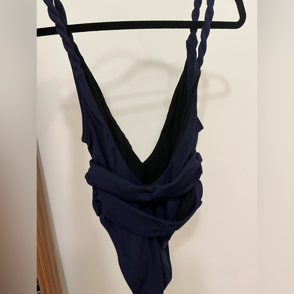 One piece with twist straps. Plunge neckline, scoop back, cinched waist detail. - Picture 2 of 5